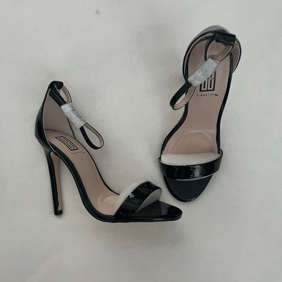 Black strappy heels - Picture 1 of 5